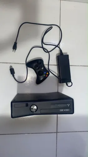 Xbox 360 completo ,obs acendeu a luz vermelha 