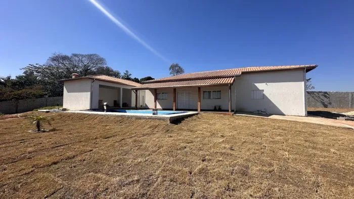 Chácara em Itu com 4 dormitórios, 3 suítes e área de lazer completa