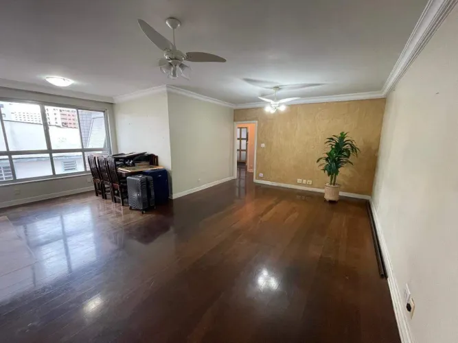 Apartamento no Gonzaga, 3 Quartos (1 Suíte com varanda), Frente, 1 Vaga Coletiva, Próximo 