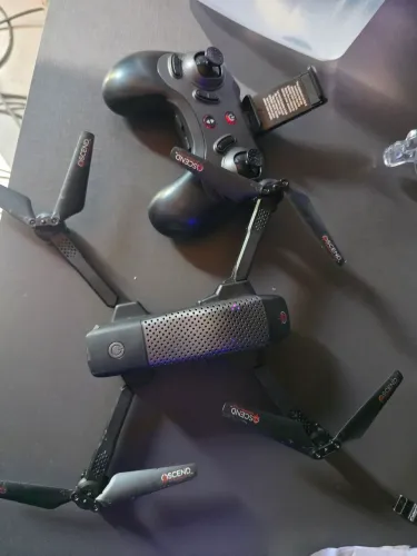 Drone ascend aeronaltics premium com câmera para arrumar