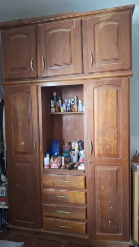 Vendo guarda-roupa de madeira