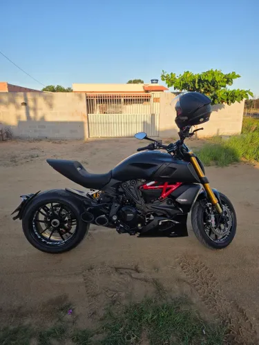 DUCATI DIAVEL 1260 S 2023 - IMPECÁVEL