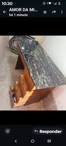 Escrivaninha com tampo mármore