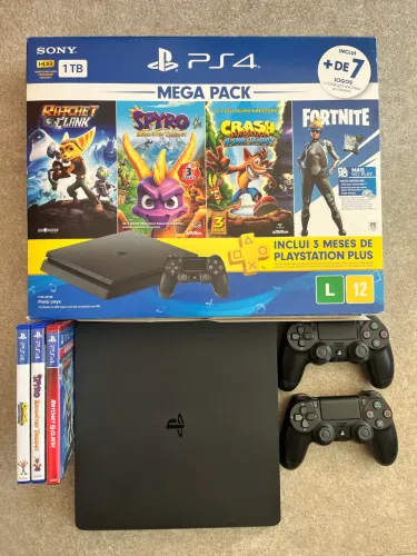 PLAYSTATION 4 SLIM 1TB MEGA PACK + 2 CONTROLES ORIGINAIS + 3 JOGOS