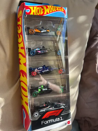 Hot Wheels Formula 1 Pack + Hot Wheels Ferrari F40 e Ferrari SF90 Stradale 