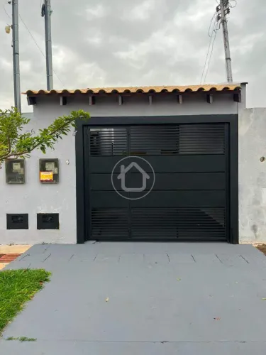 CASA COM 2 DORMITORIOS E ENERGIA SOLAR