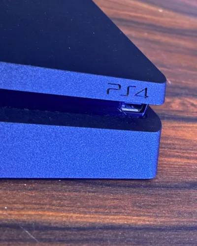 PLAYSTATION 4 SLIM 1TB + GOD OF WAR RAGNARÖK