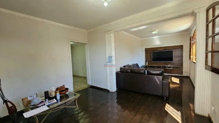 Casa à venda, 4 quartos, 1 suíte, 6 vagas, Camilo Alves - Contagem/MG