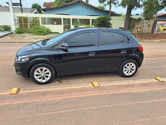 Chevrolet Onix Hatch LT 1.0 8V Flex Mec. 4P 2017