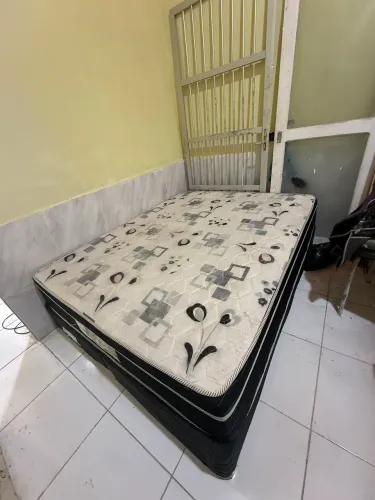 Cama queen usada !! Ler anúncio!!