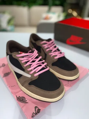 Tênis Air Jordan 1 Travis Scott Dark Mocha