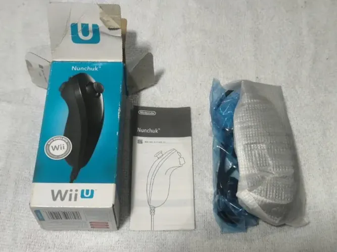 Controle Nunchuck WiiU Preto na caixa