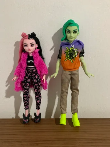 Lote monster high g3 Deuce e Draculaura creepover, só acompanha oque está na foto