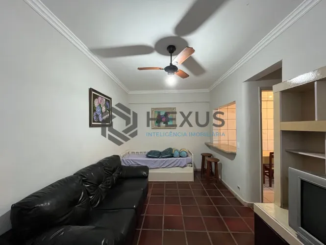 Apartamento com despesas baixas a duas quadras da Praia das Pitangueiras, Guaruja