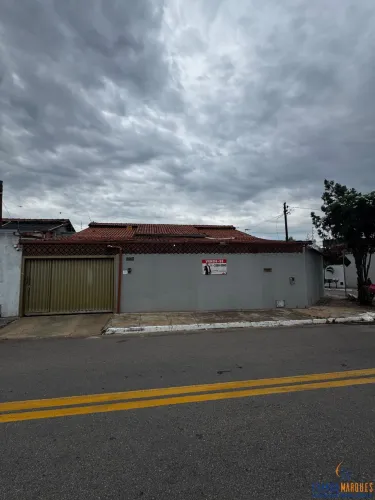 Casa 4 dormitórios à venda Vila Rezende Goiânia/GO