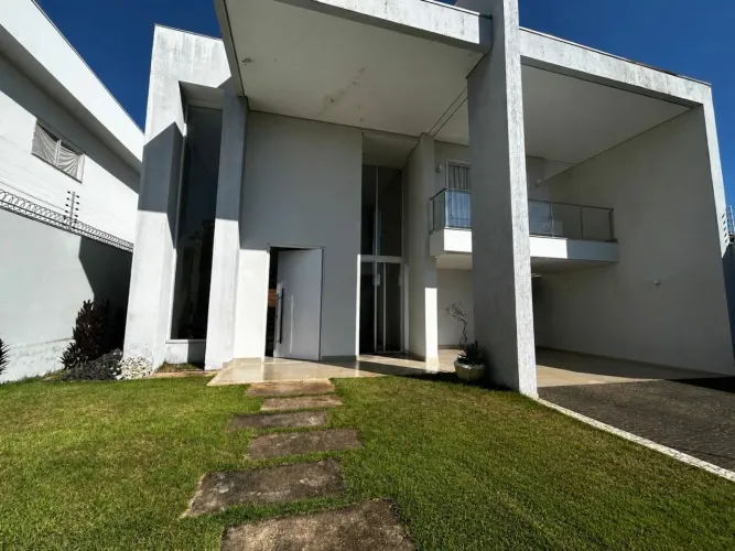 Casa de alto padrão com 3 suítes para locação na quadra 303 Sul - Plano Diretor Sul