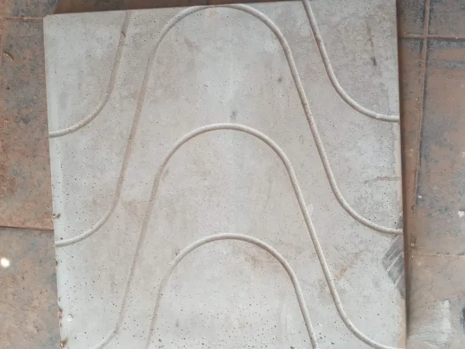Placas de cimento para revestimento de calçada.