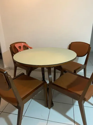 Mesa de jantar + 4 cadeiras