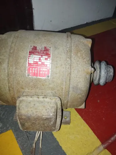 Motor Weg trifásico 5 Hp 