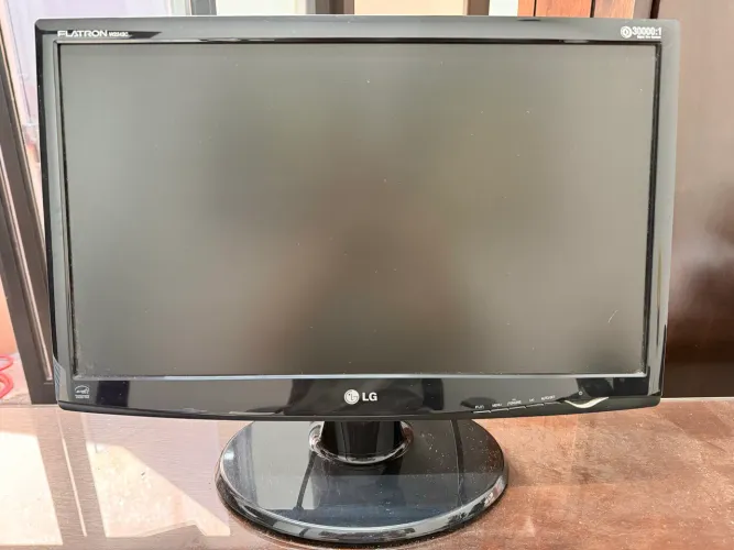 Monitor LG Flatron W2243C usado