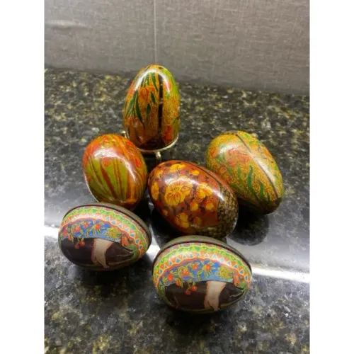 Lote 6 ovos decorativos ucrancianos pysanky com cenal floral e animais.