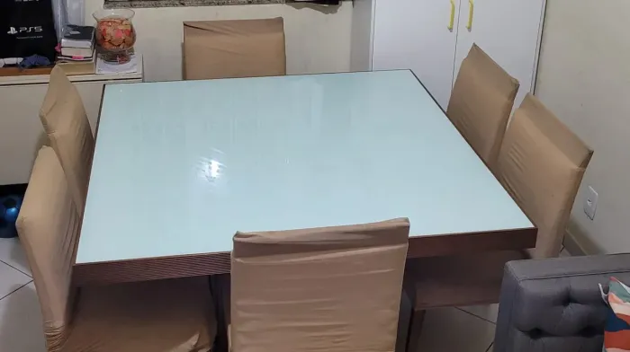 ? MESA DE JANTAR + 6 CADEIRAS