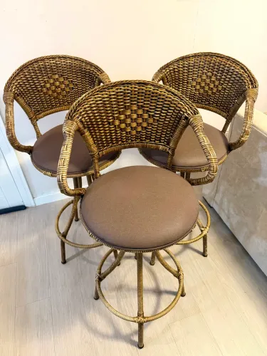 BANQUETA GIRATÓRIA DE RATTAN - altura média