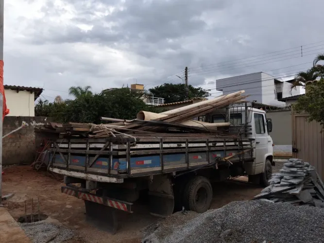 Faço frete caminhão 3/4 Carroceria aberta 
