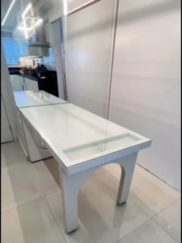 Mesa em Madeira Maciça - Projeto Único