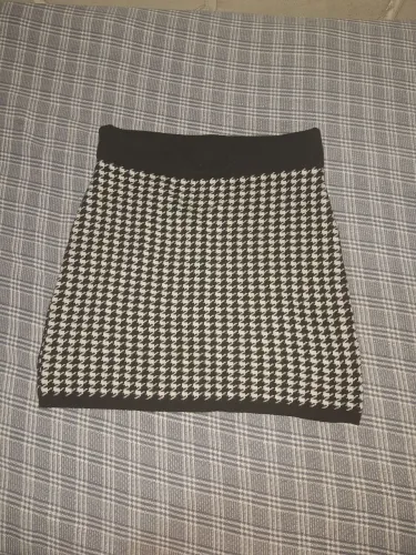 Saia preto e branca xadrez