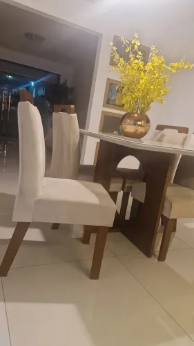 Mesa com 4 cadeiras