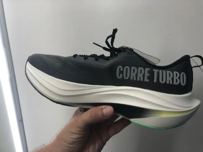 Tênis corre turbo