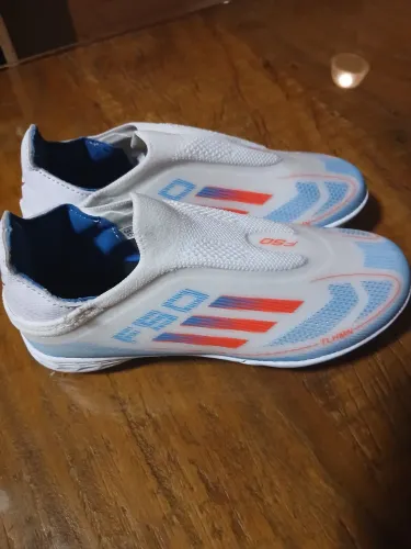 Chuteira adidas