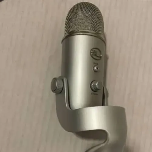 Combo Microfone Condensador Usb Blue Yeti + Webcam Logitech Streamcam Full Hd 1080p 60fps
