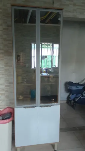 Vendo cristaleira nova 1 mês de uso