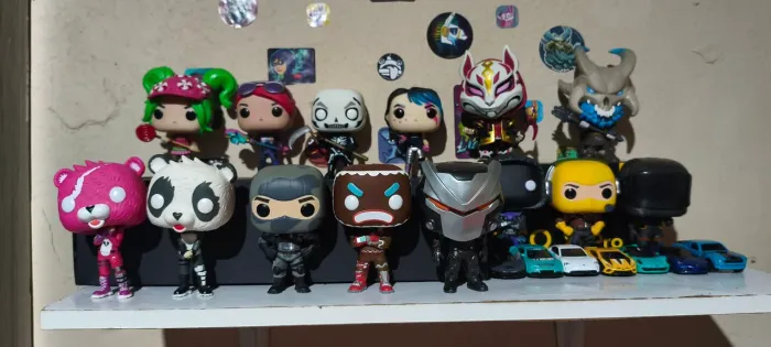Coleção de funko pop fortnite em um estado incrívelmente bom