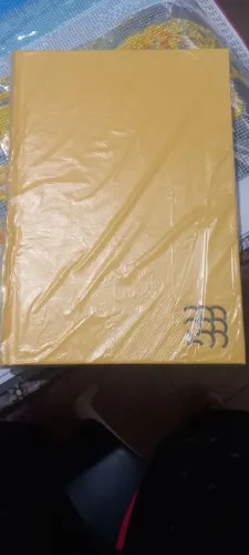 Livro coleção Intrínseca