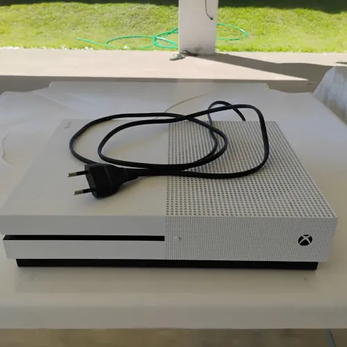 Xbox one s + megamen11 de brinde!