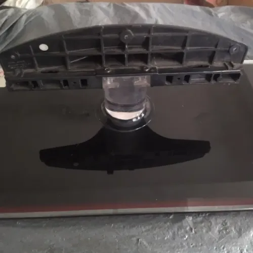 Base de Tv LG em vidro (não lembro mais o modelo da TV devido ao tempo que ficou guardada)