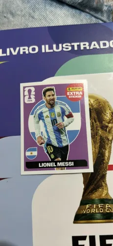 FIGURINHA LILÁS MESSI