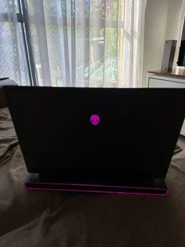 Alienware m16