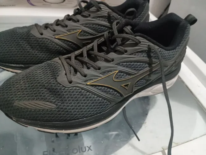 Tênis Mizuno azul escuro