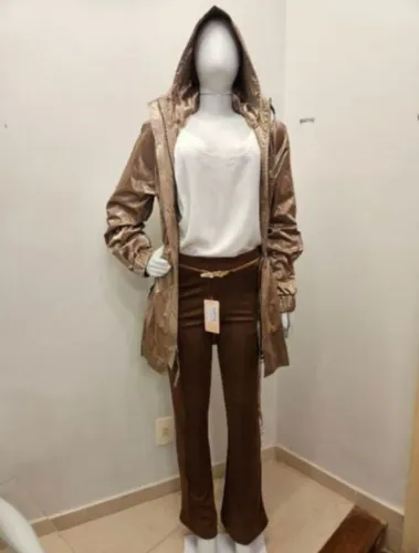 trench engomado dourado cobre