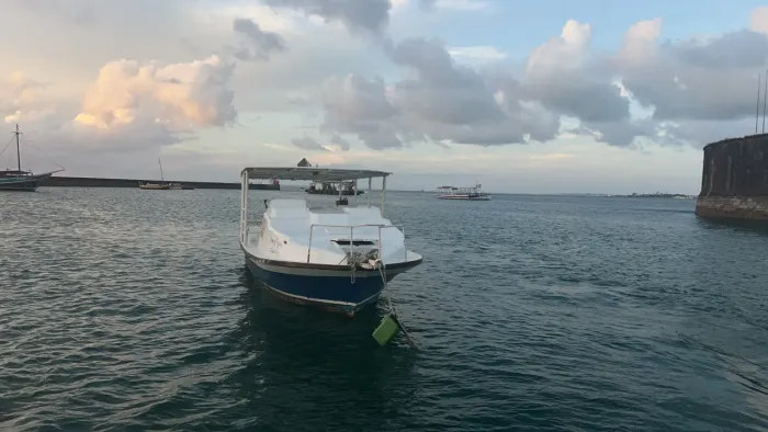 Barco para pesca e passeios excelente