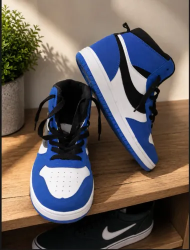 TÊNIS ESTILO JORDAN 1 AZUL/BRANCO/PRETO - MUITO CONSERVADO