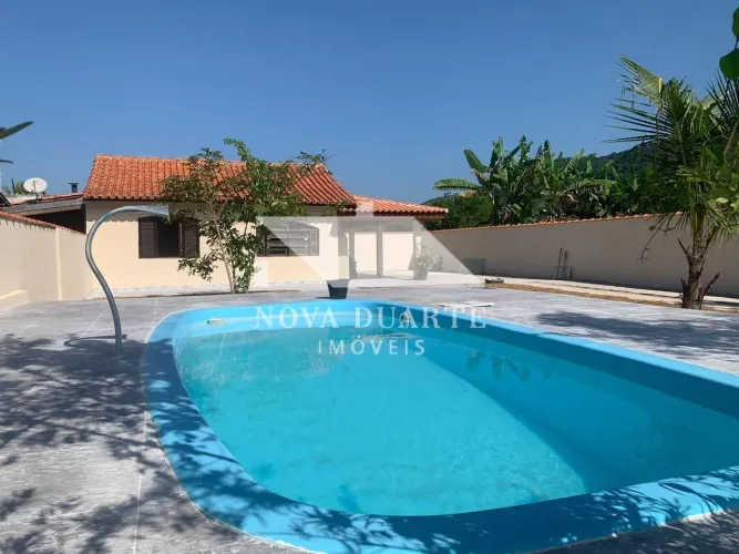 Casa com Piscina no Capricórnio II, Perto da Praia e fácil acesso à Rodovia