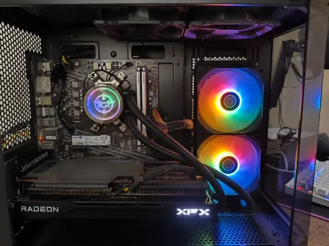 Pc gamer Rx9060XT16gb