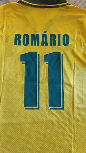 Camisa retro do brasil de 94 com nome e número do Romario tamanho G