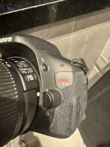 Câmera Canon EOS Rebel T3i, Praticamente Nova