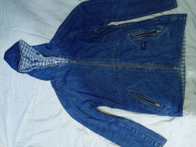 FRETE GRÁTIS+ PARCELE EM 3X SEM JUROS Jaqueta Jeans Azul com Capuz - Visual Urbano Tam 46